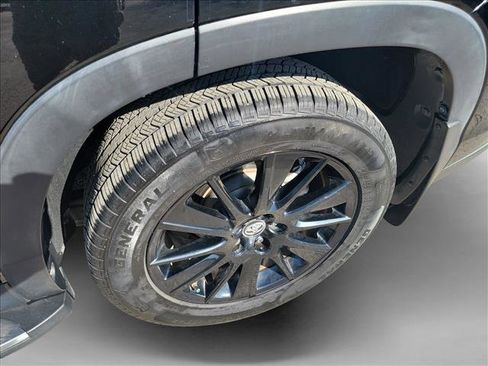 Used 2019 Toyota Highlander SE image 12