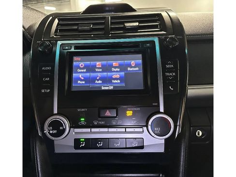 Used 2014 Toyota Camry SE FWD image 28