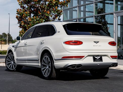 Used 2023 Bentley Bentayga Extended Wheelbase image 19