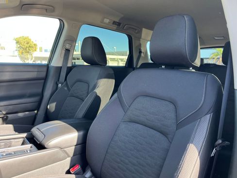 Used 2025 Nissan Pathfinder SV image 38