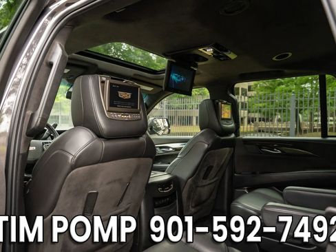 Used 2018 Cadillac Escalade Platinum AWD/4WD image 13