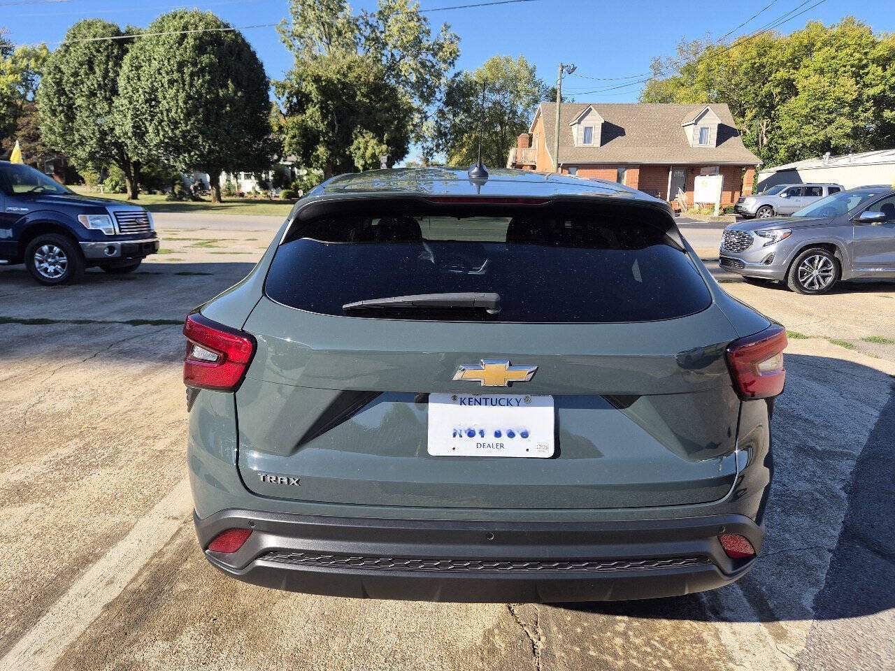 Used 2026 Chevrolet Trax LS w/ LS Convenience Package FWD image 9