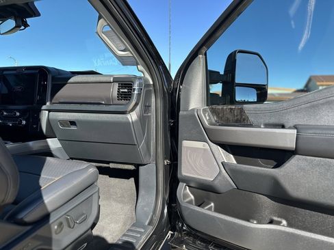 Used 2025 Ford F250 Lariat image 9