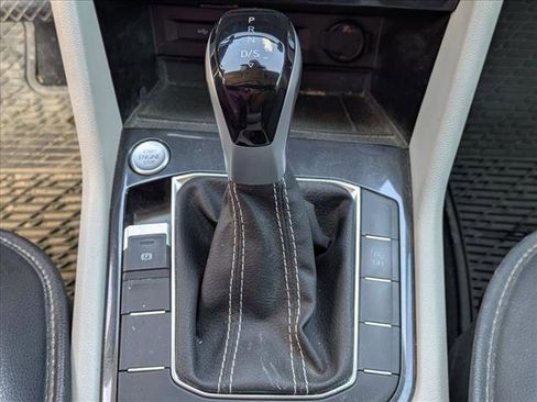 Used 2024 Volkswagen Tiguan SE image 11