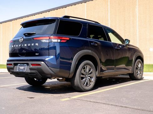 Used 2024 Nissan Pathfinder SV FWD image 9