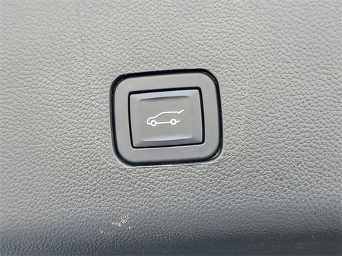 Certified 2023 Chevrolet Traverse LT image 10