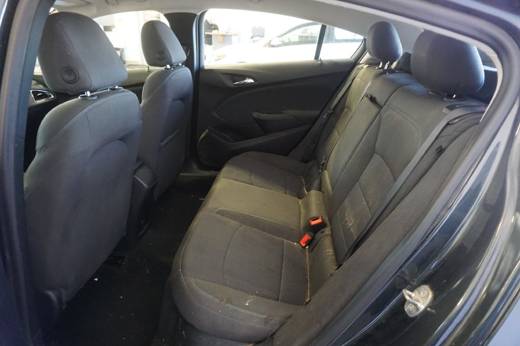 Used 2018 Chevrolet Cruze LT w/ Convenience Package FWD image 18