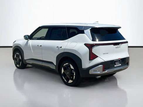 New 2027 Kia Seltos S FWD image 5