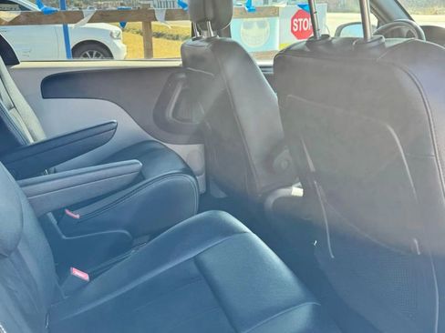 Used 2018 Dodge Grand Caravan SXT image 16