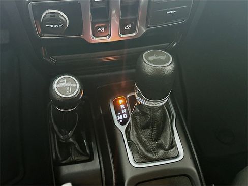 Used 2022 Jeep Wrangler Sport S image 16