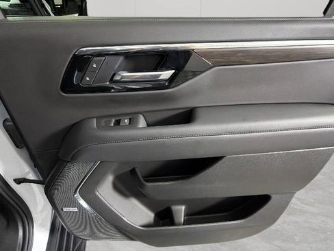 Certified 2025 Chevrolet Suburban LT w/ Comfort Package RWD image 36