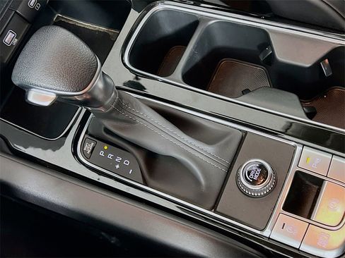 Certified 2025 Kia Telluride LX image 18