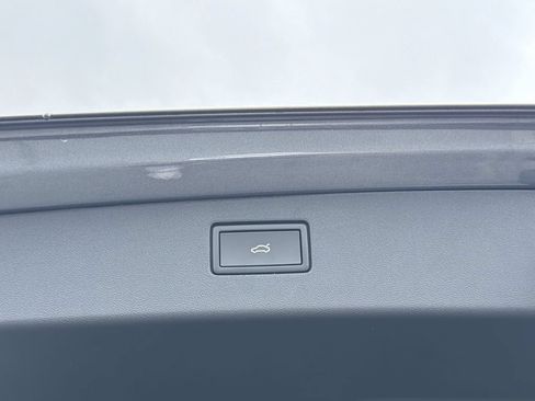 New 2026 Volkswagen Tiguan SE R-Line FWD image 15