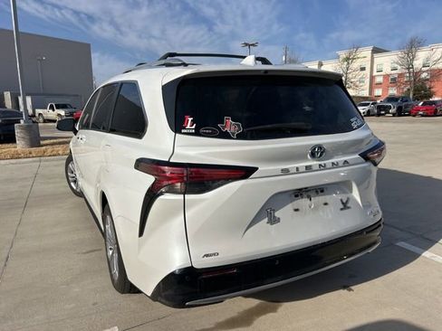 Used 2023 Toyota Sienna Platinum image 7