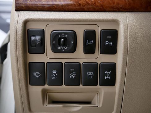 Used 2015 Toyota Land Cruiser image 26