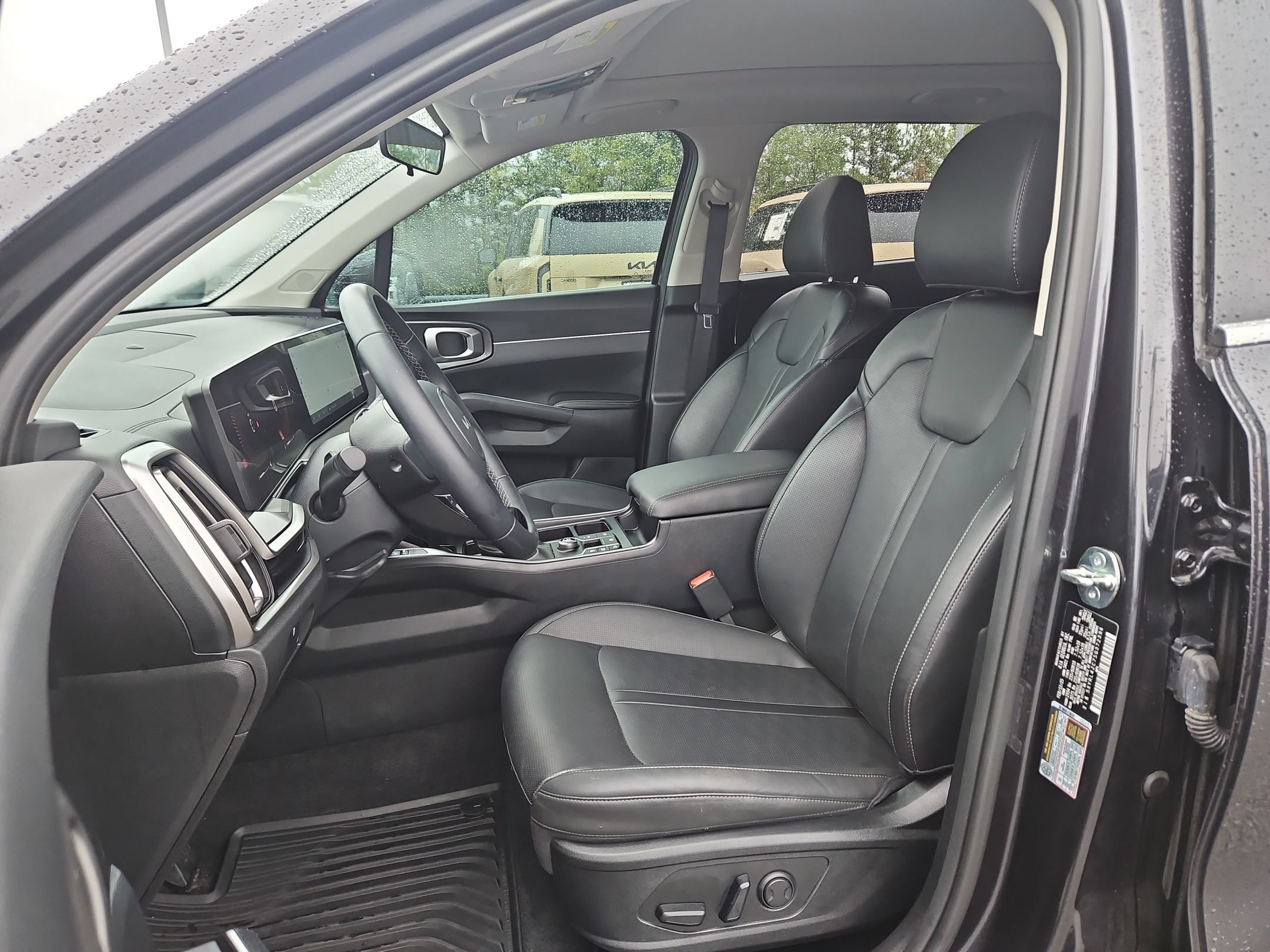 Used 2025 Kia Sorento S w/ Panoramic Sunroof Package FWD image 24