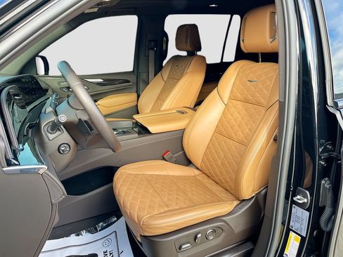 Used 2024 Cadillac Escalade ESV Sport w/ LPO, ONYX Package AWD/4WD image 16
