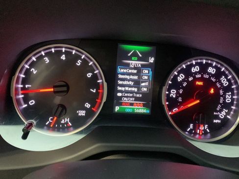 Used 2021 Toyota RAV4 LE image 6