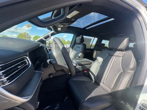 New 2026 Jeep Grand Wagoneer L 4WD image 12