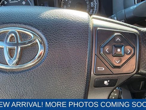 Used 2016 Toyota Tacoma TRD Sport image 15