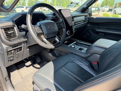 Used 2023 Ford Expedition Platinum RWD image 10