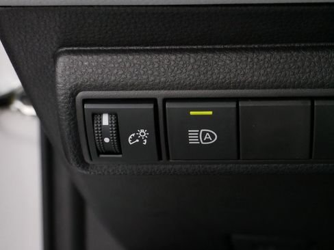 Certified 2025 Toyota Corolla SE image 27