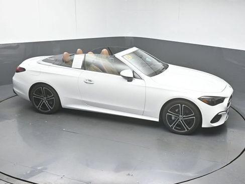 Used 2026 Mercedes-Benz CLE 300 4MATIC Cabriolet image 38