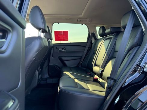 Used 2025 Nissan Rogue SL w/ Tech Package FWD image 17