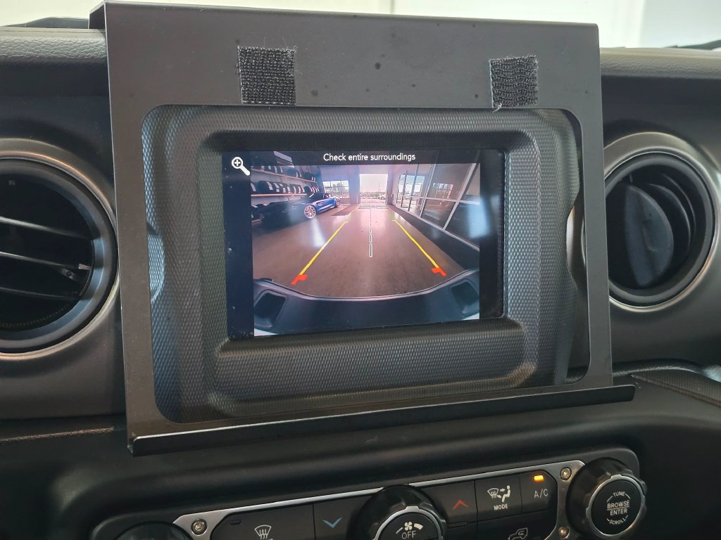 Used 2023 Jeep Gladiator Sport AWD/4WD image 12
