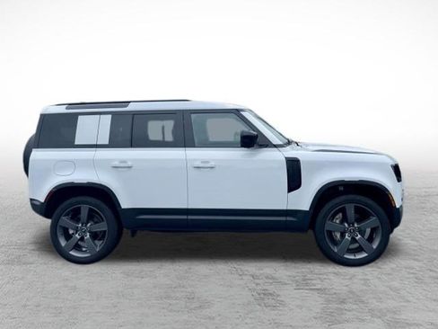Used 2025 Land Rover Defender 110 S AWD/4WD image 4