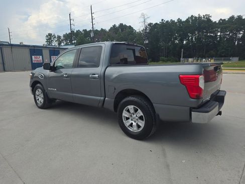Used 2017 Nissan Titan SV RWD image 14