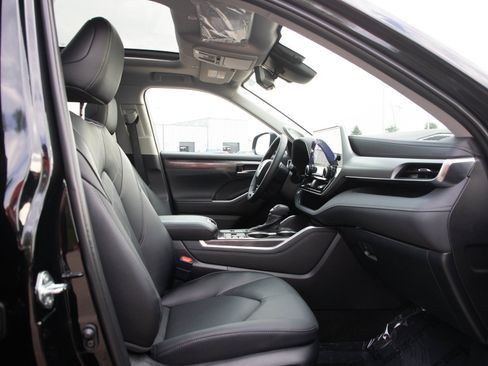 Used 2026 Toyota Highlander Platinum AWD/4WD image 13