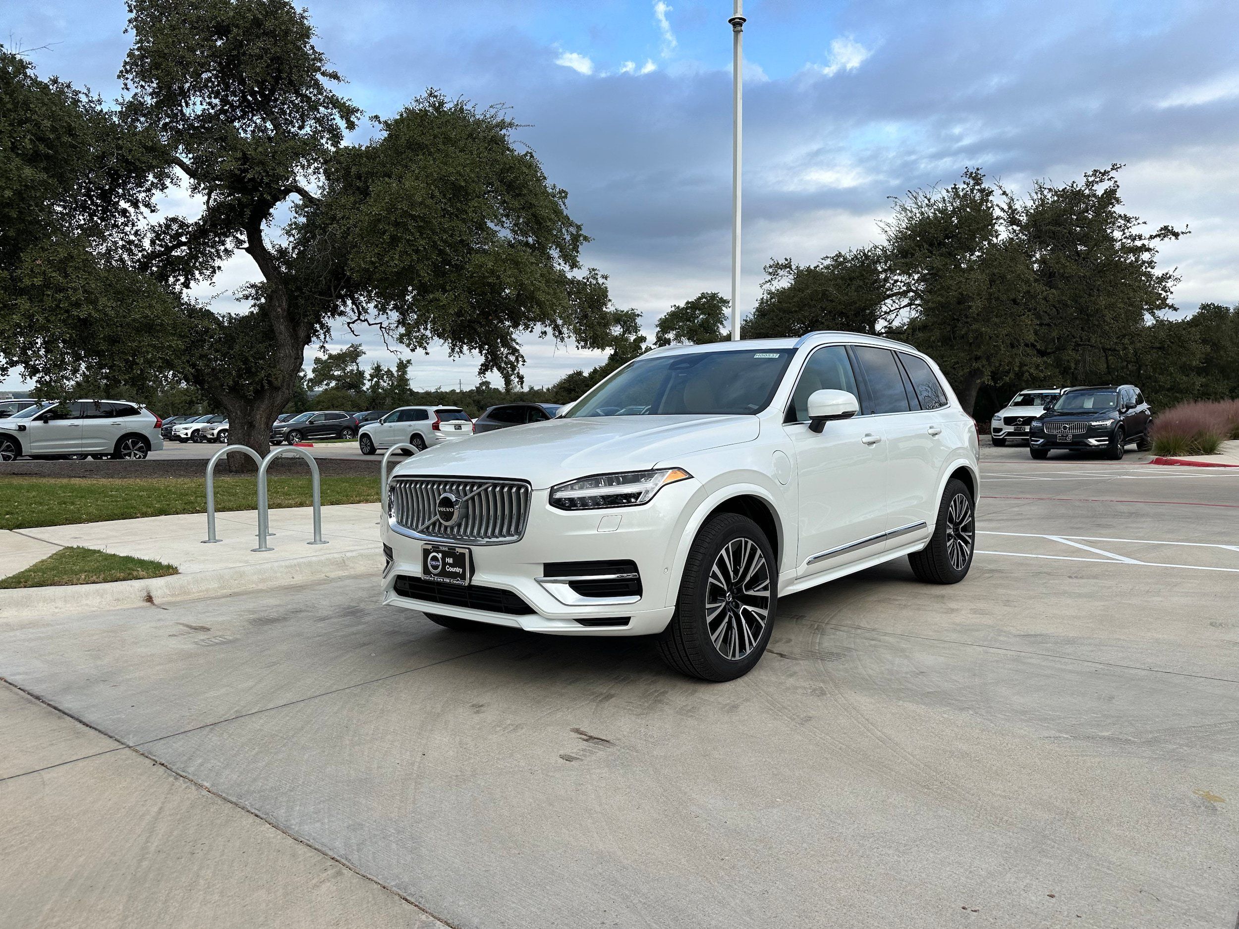 Used 2025 Volvo XC90 T8 Plus w/ Protection Package Premier AWD/4WD image 2