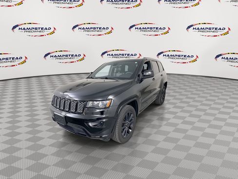 Used 2019 Jeep Grand Cherokee Altitude AWD/4WD image 4