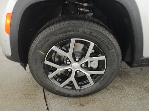 New 2025 Jeep Grand Cherokee L Limited image 7