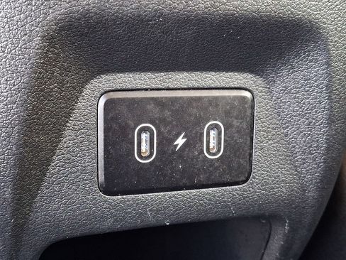 Certified 2025 Hyundai Venue SEL FWD image 11
