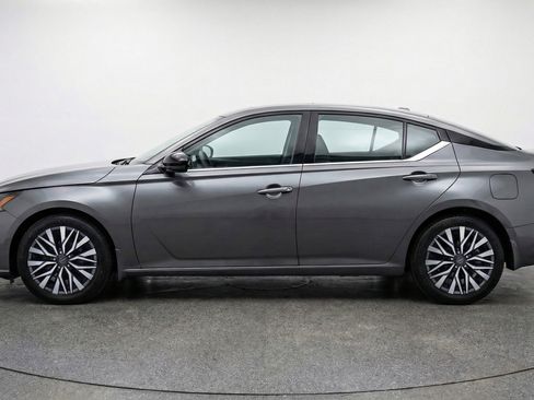 Used 2025 Nissan Altima 2.5 SV FWD image 5