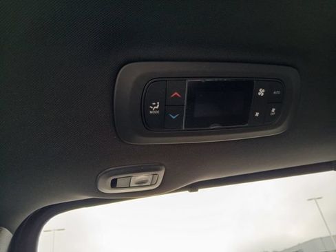 New 2026 Chrysler Pacifica Select w/ S Appearance Package AWD/4WD image 27