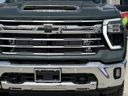 Used 2025 Chevrolet Silverado 2500 LTZ w/ LTZ Convenience Package image 10