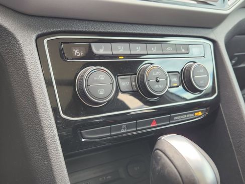 Used 2021 Volkswagen Atlas SEL image 9