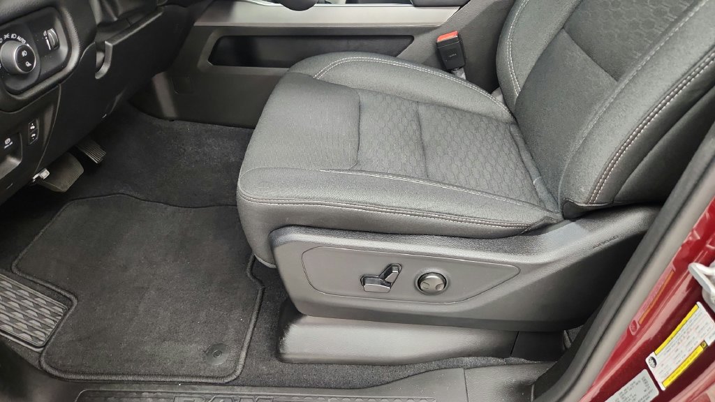 Used 2025 RAM 1500 Big Horn RWD image 30