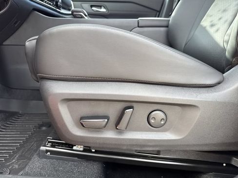 Used 2026 Nissan Rogue Dark Armor AWD/4WD image 16