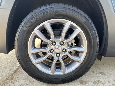 Used 2024 GMC Terrain SLT w/ Infotainment Package II AWD/4WD image 9