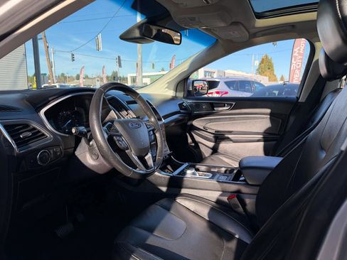 Used 2019 Ford Edge Titanium w/ Equipment Group 301A AWD/4WD image 17
