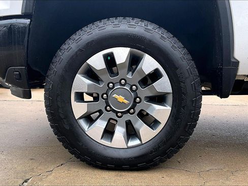 Used 2025 Chevrolet Silverado 2500 Custom w/ Custom Value Package image 8