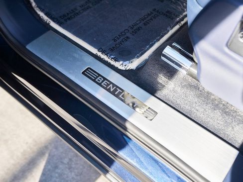 Used 2021 Bentley Bentayga image 33