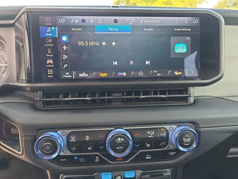 Used 2024 Jeep Wrangler Unlimited Sahara image 20