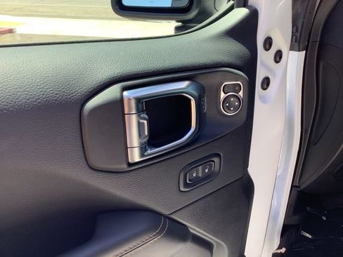 Used 2025 Jeep Wrangler Unlimited Sahara AWD/4WD image 10