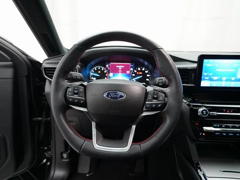 Used 2023 Ford Explorer ST-Line w/ Class IV Trailer Tow Package image 4