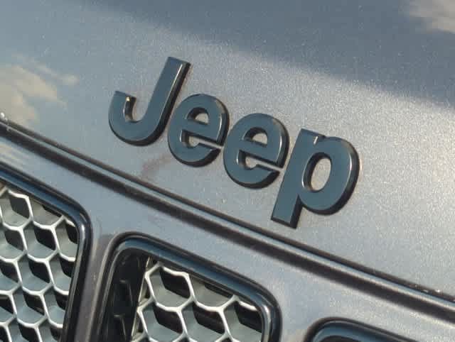 Used 2015 Jeep Grand Cherokee Altitude AWD/4WD image 12